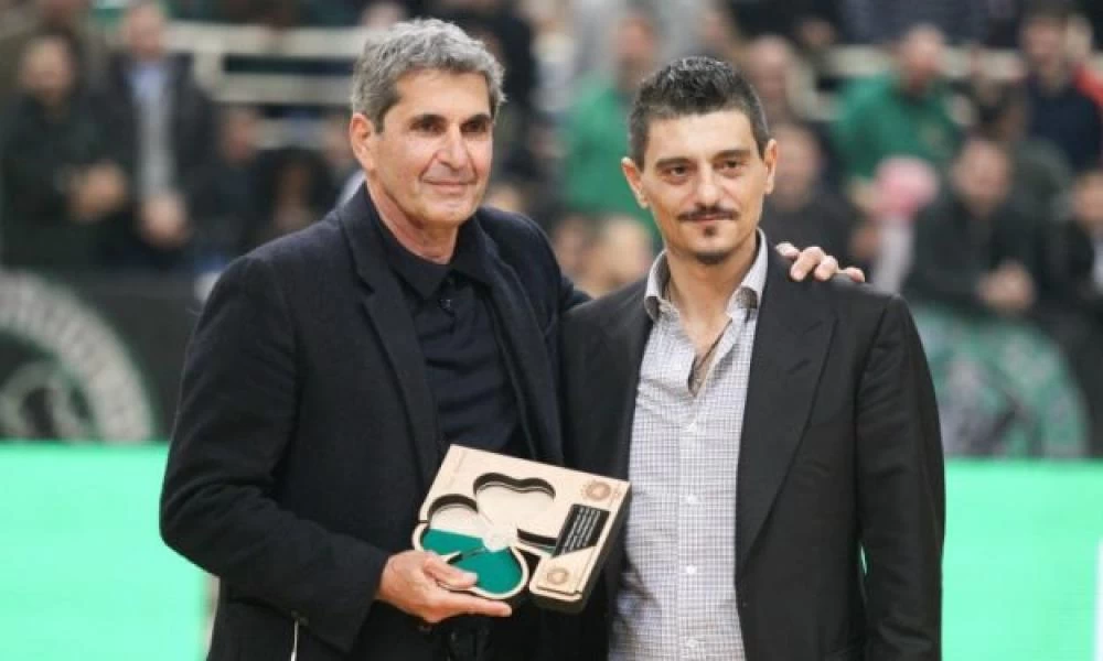 Με εγκεφαλικό στο νοσοκομείο ο Τάκης Κορωναίος